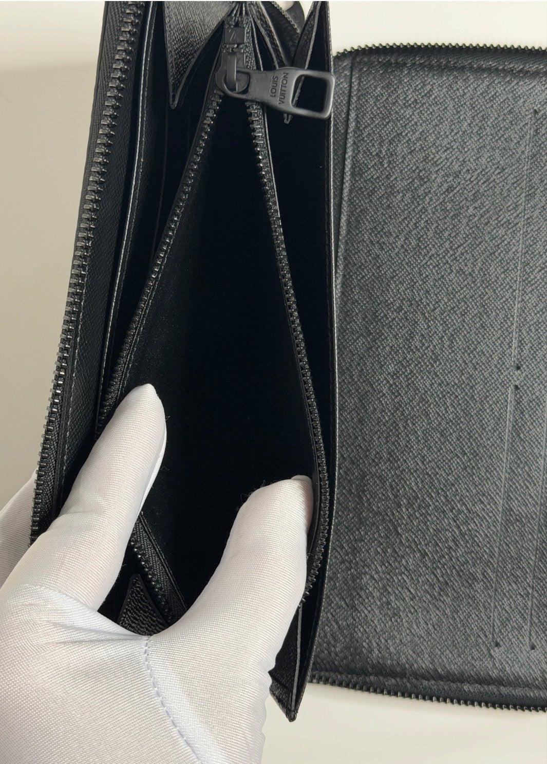 Louis Vuitton Monogram Canvas Heritage Zippy Organizer Wallet – Virgil Abloh Collection (2019) + Entrupy COA